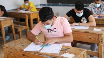 طلاب الدبلومات الفنية يؤدون الامتحان في ثاني أيام الدور الأول