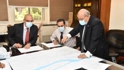 وزير الإسكان يتابع موقف تنفيذ مشروعات شبكات مياه الشرب بالقاهرة