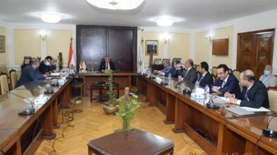 وزير التموين يجتمع مع رؤساء شركات السكر لحل مشكلات "البنجر"