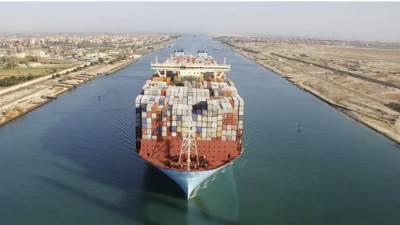 قناة السويس تمنح سفن الصب  تخفيضا بنسبة 75%