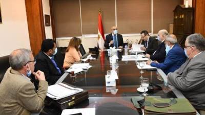 وزير الإسكان يستعرض مستجدات توفيق أوضاع أراضى الجمعيات والكيانات بمدينة العبور الجديدة