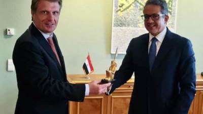 وزير السياحة يلتقي وزير الاقتصاد والطاقة الألماني 