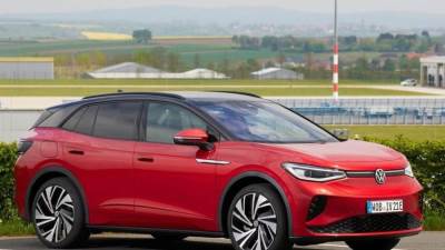 فولكس فاجن تكشف عن ID.4 GTX الكهربائية موديل 2022