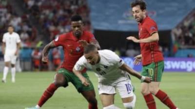رونالدو وبنزيما يسجلان في شوط أول مثير بين البرتغال وفرنسا