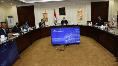 وزير الإسكان يستعرض مقترحات إدارة منطقة القاهرة الخديوية للاستدامة