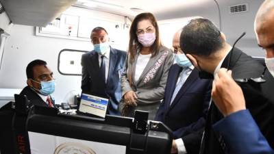 وزيرة التخطيط تُسلم سيارات المراكز التكنولوجية المتنقلة بالإسكندرية