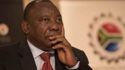 لا يفوتك : سرقة "آى باد" رئيس جنوب إفريقيا خلال مؤتمر أمام وسائل الإعلام