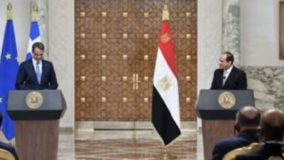 الرئاسه في اسبوع وابرز الاحداث الرئيس السيسى يطلع على خطة تطوير ورفع كفاءة أفرع القوات المسلحة