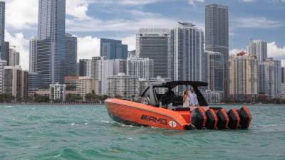 مرسيدس AMG تطلق قارب السباقات Cigarette 