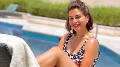 منة فضالي تظهر بالمايوه بعد حصولها على الإقامة الذهبية في دبي.. وجمهورها: "عيب"