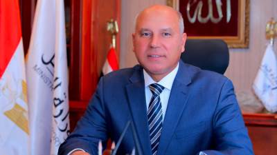 وزير النقل في جولة مفاجئة بمحطة مصر للسكك الحديدية 