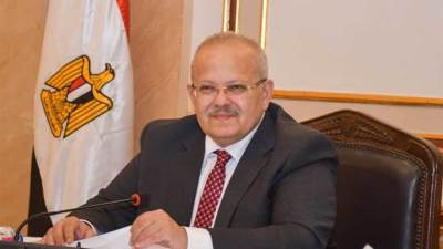 رئيس جامعة القاهرة ينهي ازمة طالب الطب ويصدر قرارا بالسماح له بدخول الامتحانات