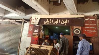 الجيزة: غلق ٥ مقاهي مخالفة تقدم الشيشة للمواطنين 