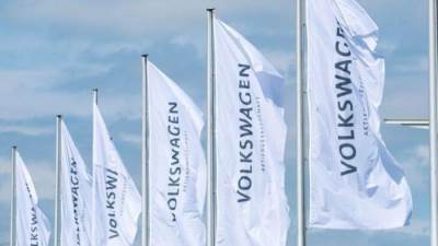 فولكس فاجن تعلن موعد التوقف عن بيع سيارات محركات الاحتراق الداخلي