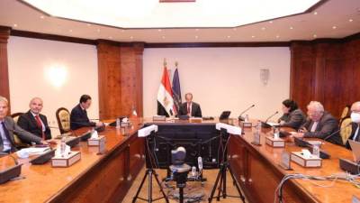 وزير الاتصالات يبحث مع شركات فرنسية بناء شراكات لتطوير حلول الذكاء الاصطناعى لإدارة المدن الذكية