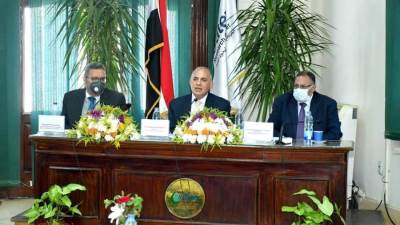 عبد العاطى: مصر تدعم التنمية في دول حوض النيل وأفريقيا "بالأفعال لا بالأقوال"