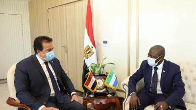وزير التعليم العالي يستقبل سفير دولة سيراليون بالقاهرة لبحث سبل التعاون بين البلدين 