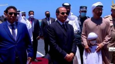 الرئيس السيسي يتفقد "الجلالة" داخل قاعدة 3 يوليو البحرية