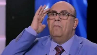 لا يفوتك شاب يهاجم مبروك عطية والاخير يرد: "يارب اللي عندي يجيلك