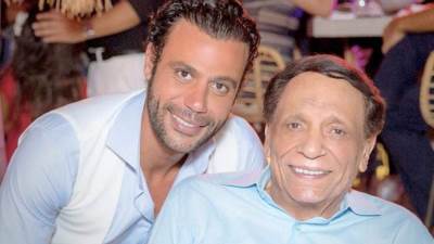 "في ممثلين..بس في الزعيم" لافته لعادل امام في احدي الشوارع