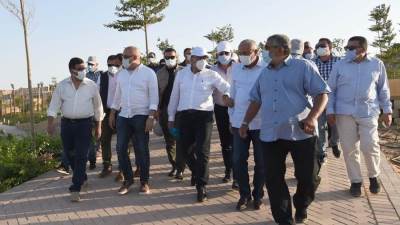 رئيس الوزراء يختتم جولته بأسوان بتفقد أعمال تطوير ميدان المحطة والسوق السياحى