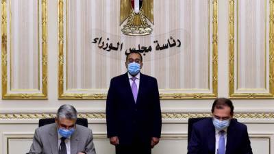 مدبولي يشهد التوقيع على بروتوكول تعاون بين "القابضة للكهرباء" و"المصرية للبترول"