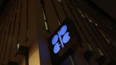 عاجل : البيت الأبيض يُعلن تواصل فريق بايدن مع السعودية والإمارات لزيادة إنتاج "أوبك+"