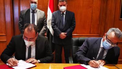  وزير قطاع الأعمال العام يشهد توقيع عقد تقديم استشارات تطوير نادي غزل المحلة