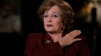 تعرف علي اهم 10 معلومات عن الراحلة جيهان السادات