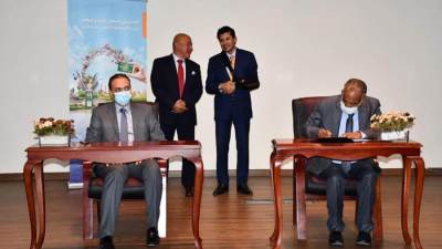 "اشرف صبحي"  يشهد توقع عقود 12 فرع لبنكي الأهلي ومصر بمراكز الشباب