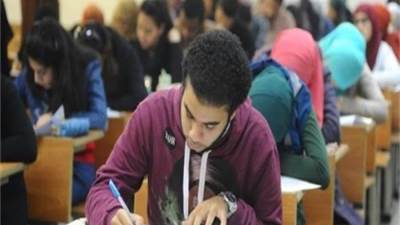 بدء امتحان العربي لطلاب الشعبة العلمية بالثانوية