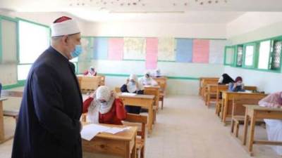 بدء امتحان مادة الكيمياء لطلاب القسم العلمى بالثانوية الأزهرية