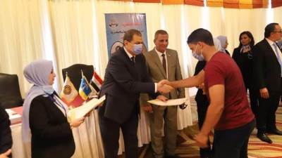 وزير القوى العاملة يسلم 114 عقد عمل لذوي الهمم والعزيمة بالإسكندرية