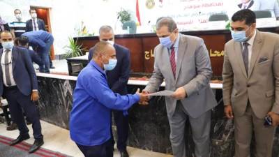 وزير القوي العاملة ومحافظ سوهاج يسلمان 60 عقد عمل لذوي الهمم والعزيمة