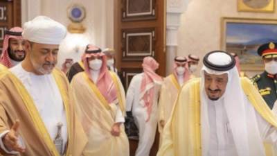 زيارة نادرة لسلطان عُمان إلى السعودية لاول مرة منذ عقود تُبرز التحولات الإقليمية