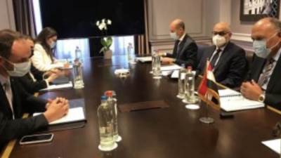 عاجل : سامح شكرى يبحث مع وزير خارجية سلوفينيا مجمل الملفات الإقليمية