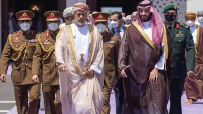 السعودية وعمان تتفقان على ضرورة استمرار دعم سوق النفط