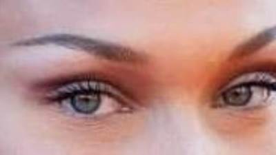 بيلا حديد تخطف الاضواء باطلالتها في مهرجان كان 