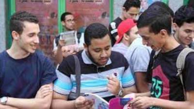 التعليم: طلاب قاموا بتصوير اسئلة امتحان اللغة الثانية 