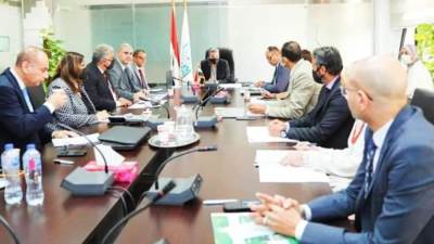 "البيئة" تستعرض الاستراتيجية الوطنية للحد من استخدام الأكياس البلاستيكية 