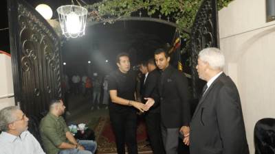 نجوم الفن يقدمون واجب العزاء في شقيق رامي صبري