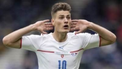 رسميًا.. هدف باتريك شيك من منتصف الملعب الأفضل في يورو 2020