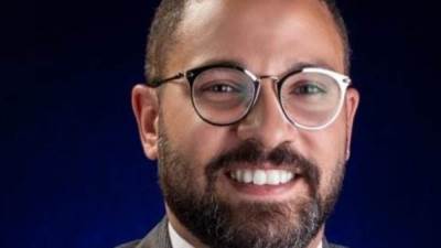 رئيس وحدة الميكروسكوب الطبى لعلاج الاسنان يكشف أحدث تقنيات علاج الجذور والجراحات التجميلية 