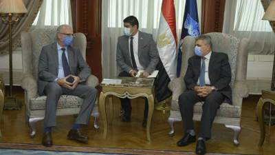 الفريق أسامة ربيع يلتقي السفير الأرجنتيني لبحث سبل التعاون المشترك