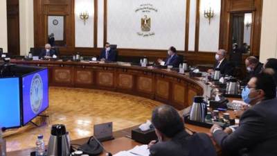 مدبولي: توجيه من السيسي بتوفير وجبة ذات قيمة غذائية بإعداد دراسة عن مكوناتها ومعايير اختيار الطلاب