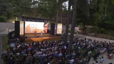 وزيرة الثقافة تهنئ الوفد الفني للأوبرا المصرية بعد نجاح عايدة في روما  