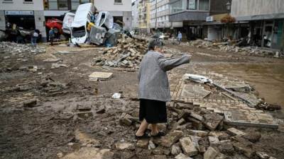 فيضانات اوروبا تحول المدن الي ساحة حرب