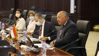 شكري يبحث مع نظيره الصيني تفعيل دعم بكين لموقف مصر والسودان بشأن سد النهضة