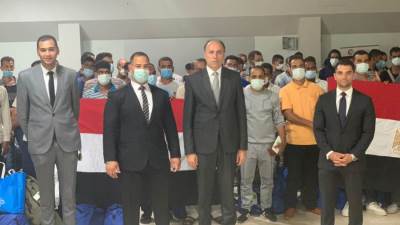 السفارة المصرية بطرابلس تنجح فى إعادة 140 مصرياً إلى القاهرة