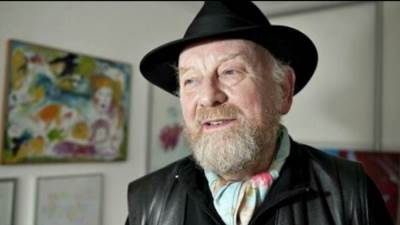 وفاة رسام الكاريكاتير صاحب الرسوم المسيئة للنبي محمد 